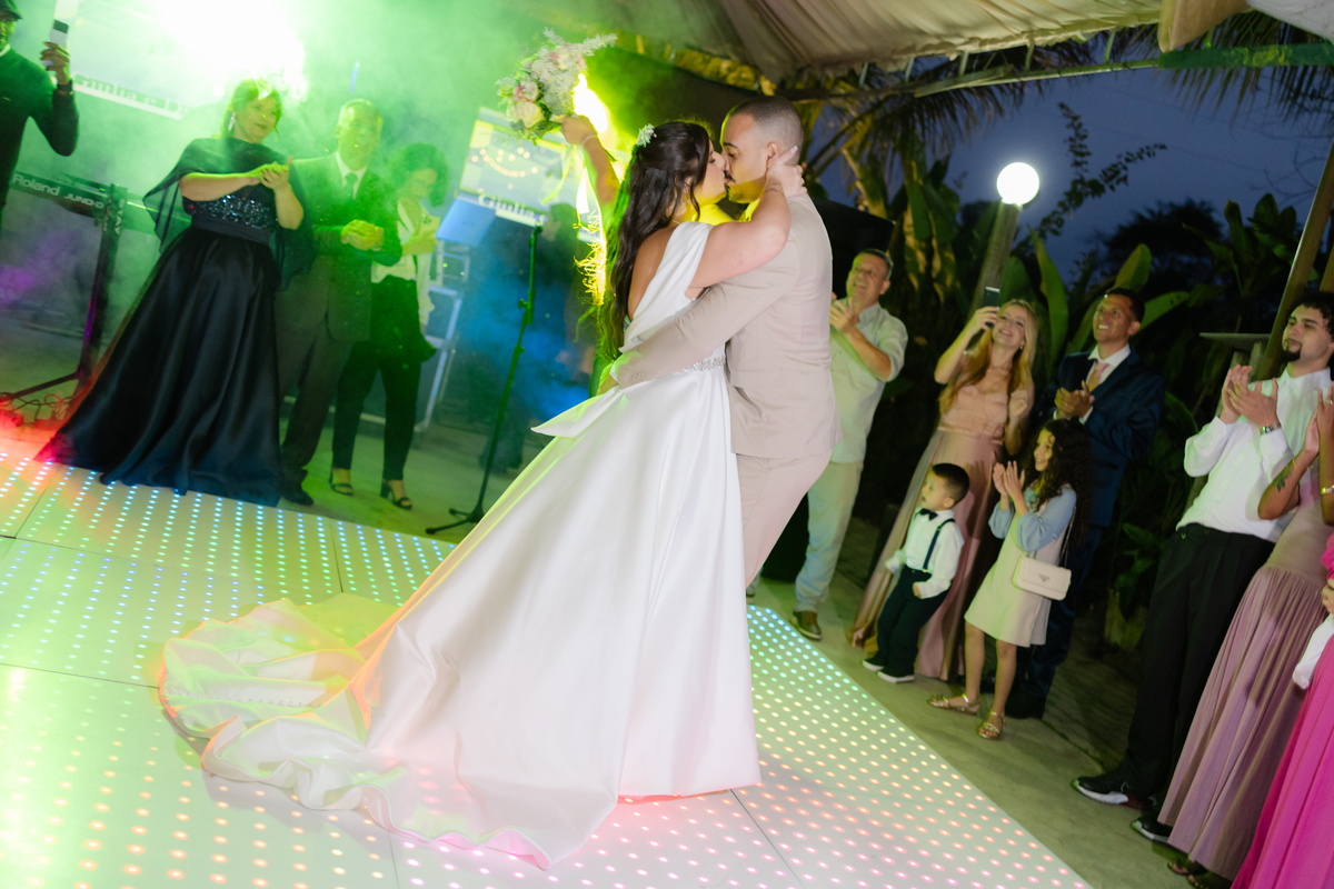 Vestido de Noiva, Casamento, Cerimônia, noiva se arrumando, Casamento sítio campo, Emoção, Inesquecível Casamento, Alegria, aliança de casamento