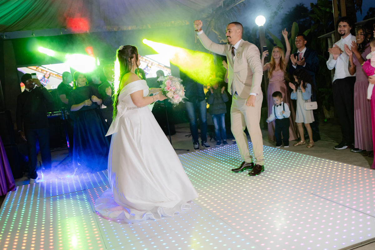 Vestido de Noiva, Casamento, Cerimônia, noiva se arrumando, Casamento sítio campo, Emoção, Inesquecível Casamento, Alegria, aliança de casamento