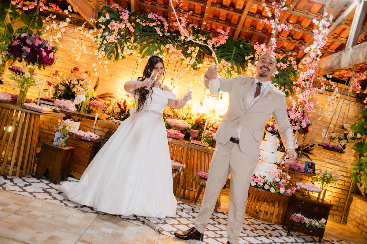 Vestido de Noiva, Casamento, Cerimônia, noiva se arrumando, Casamento sítio campo, Emoção, Inesquecível Casamento, Alegria, aliança de casamento, Festa de Casamento