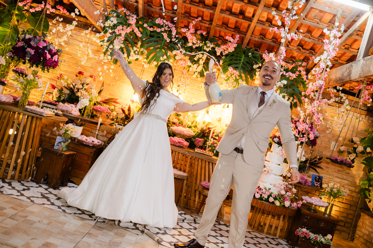 Vestido de Noiva, Casamento, Cerimônia, noiva se arrumando, Casamento sítio campo, Emoção, Inesquecível Casamento, Alegria, aliança de casamento, Festa de Casamento