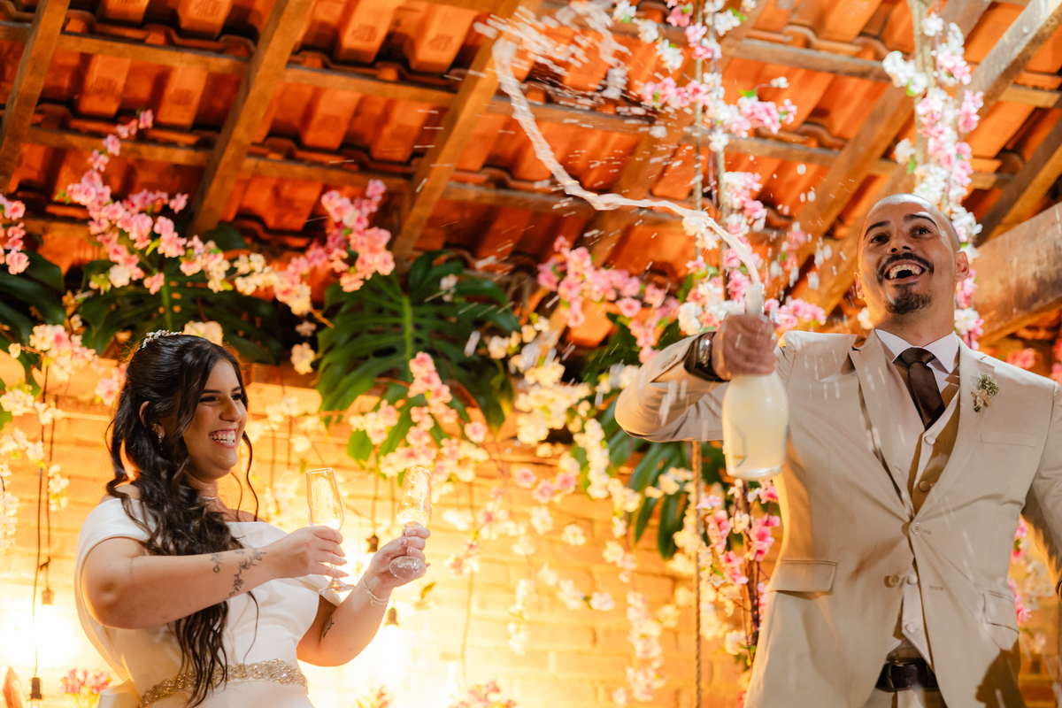 Vestido de Noiva, Casamento, Cerimônia, noiva se arrumando, Casamento sítio campo, Emoção, Inesquecível Casamento, Alegria, aliança de casamento, Festa de Casamento