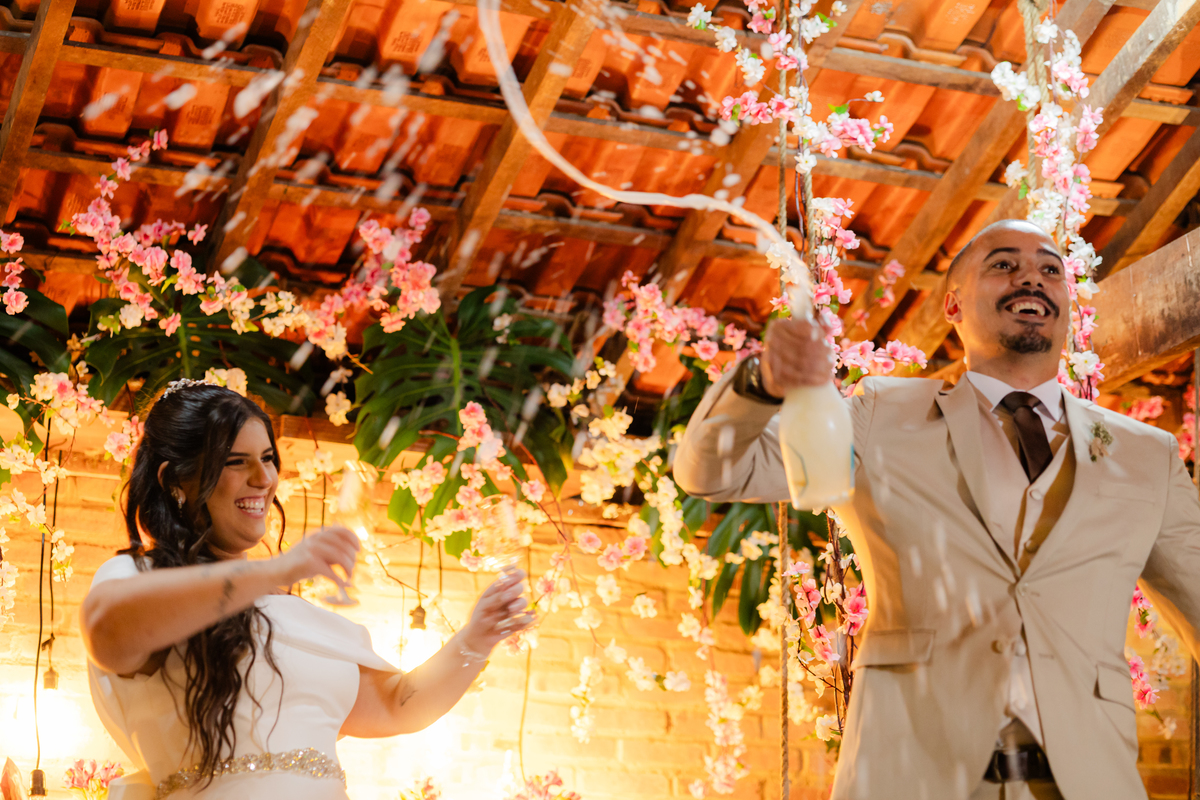 Vestido de Noiva, Casamento, Cerimônia, noiva se arrumando, Casamento sítio campo, Emoção, Inesquecível Casamento, Alegria, aliança de casamento, Festa de Casamento