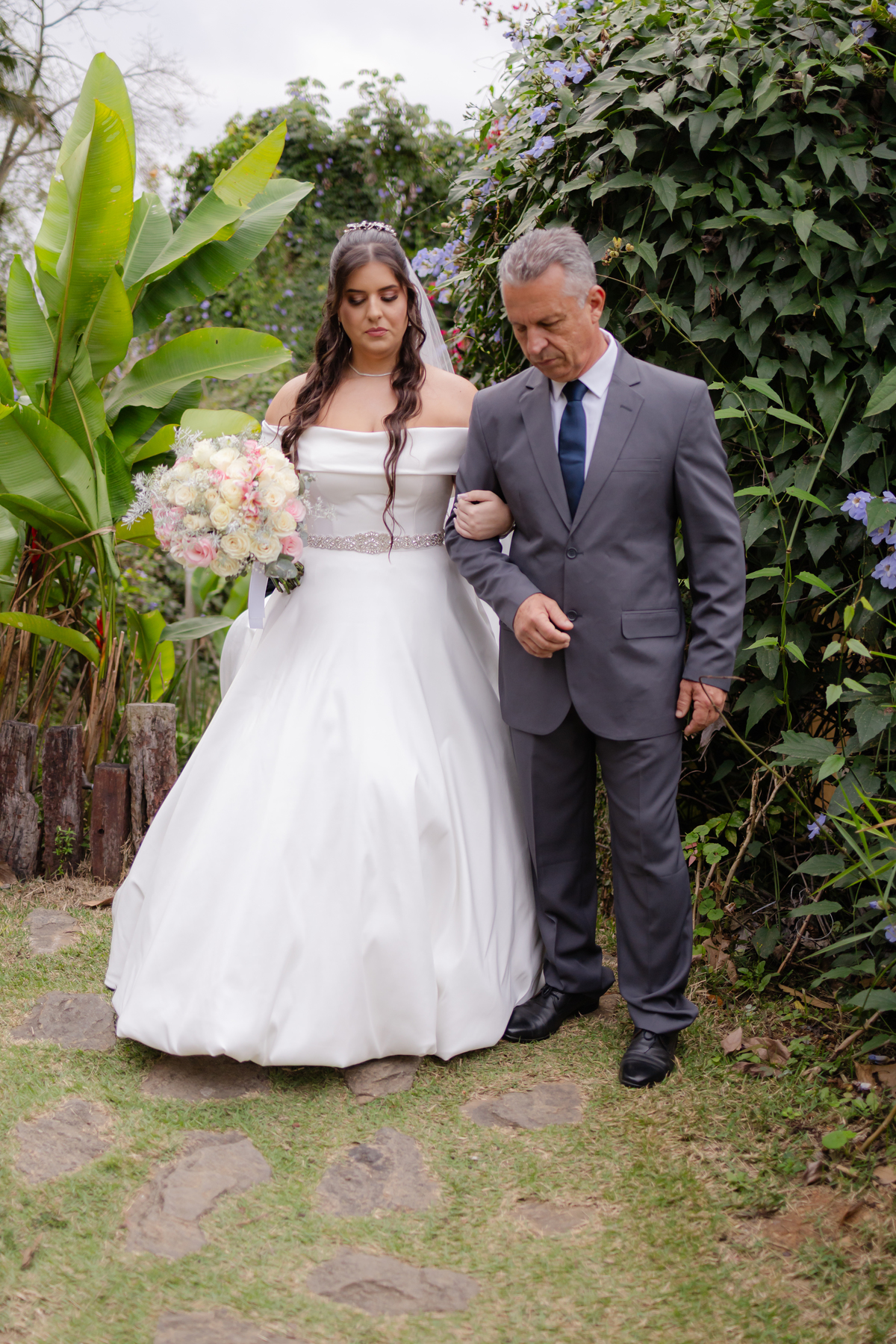 Vestido de Noiva, Casamento, Cerimônia, noiva se arrumando, Casamento sítio campo, Emoção, Inesquecível Casamento, Alegria, aliança de casamento