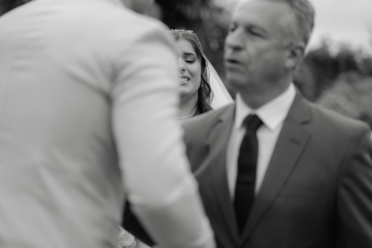 Vestido de Noiva, Casamento, Cerimônia, noiva se arrumando, Casamento sítio campo, Emoção, Inesquecível Casamento, Alegria, aliança de casamento