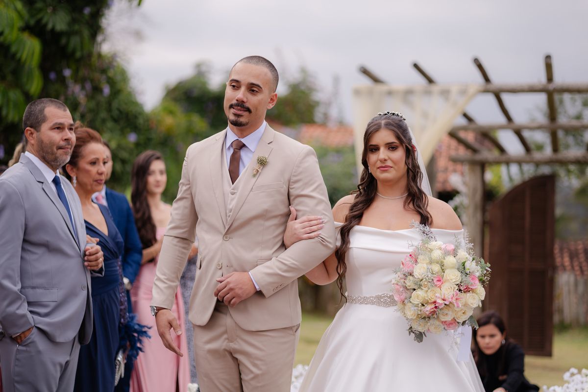 Vestido de Noiva, Casamento, Cerimônia, noiva se arrumando, Casamento sítio campo, Emoção, Inesquecível Casamento, Alegria, aliança de casamento