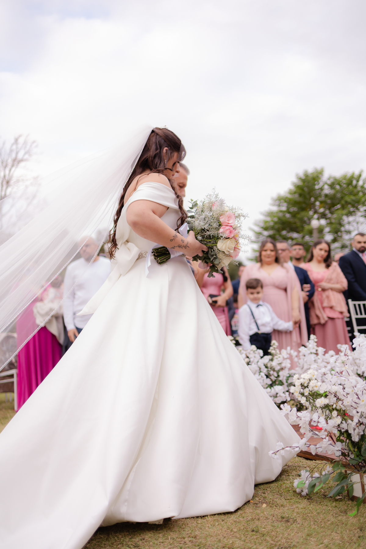 Vestido de Noiva, Casamento, Cerimônia, noiva se arrumando, Casamento sítio campo, Emoção, Inesquecível Casamento, Alegria, aliança de casamento