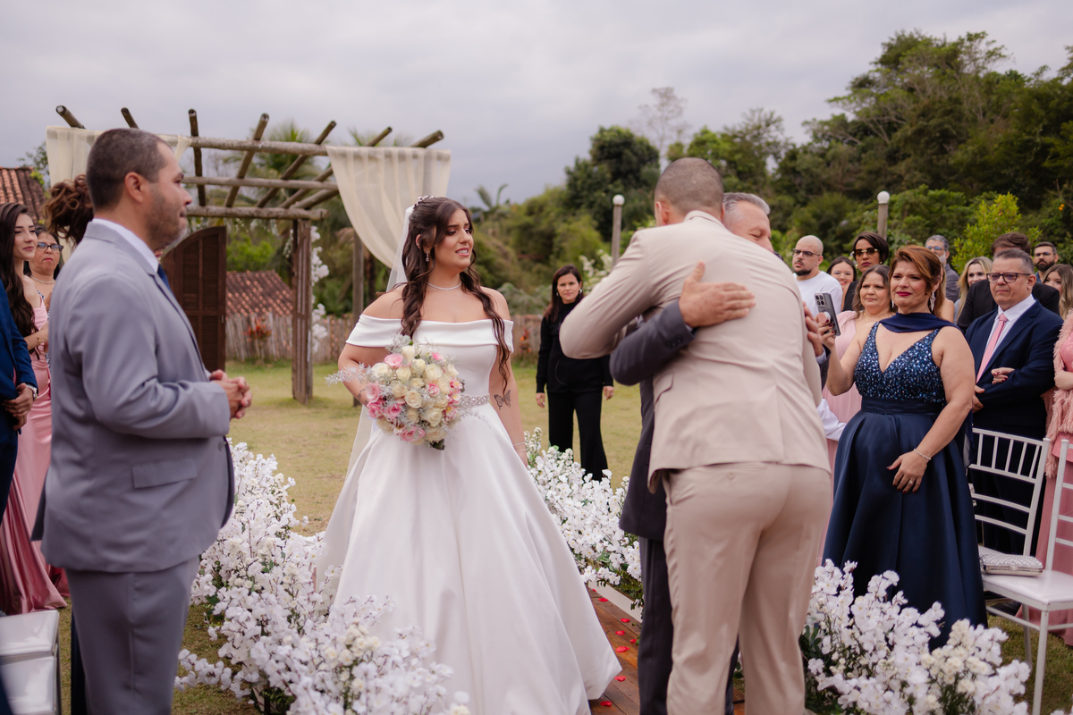 Vestido de Noiva, Casamento, Cerimônia, noiva se arrumando, Casamento sítio campo, Emoção, Inesquecível Casamento, Alegria, aliança de casamento