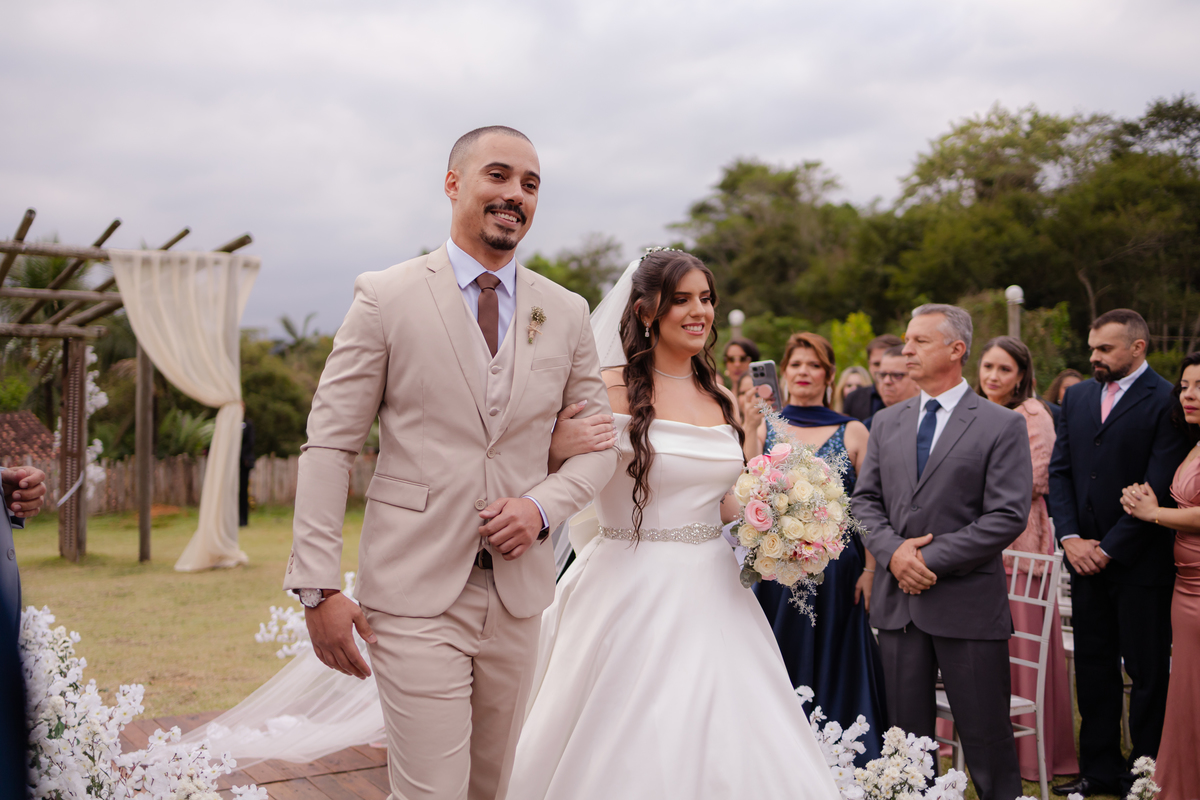Vestido de Noiva, Casamento, Cerimônia, noiva se arrumando, Casamento sítio campo, Emoção, Inesquecível Casamento, Alegria, aliança de casamento