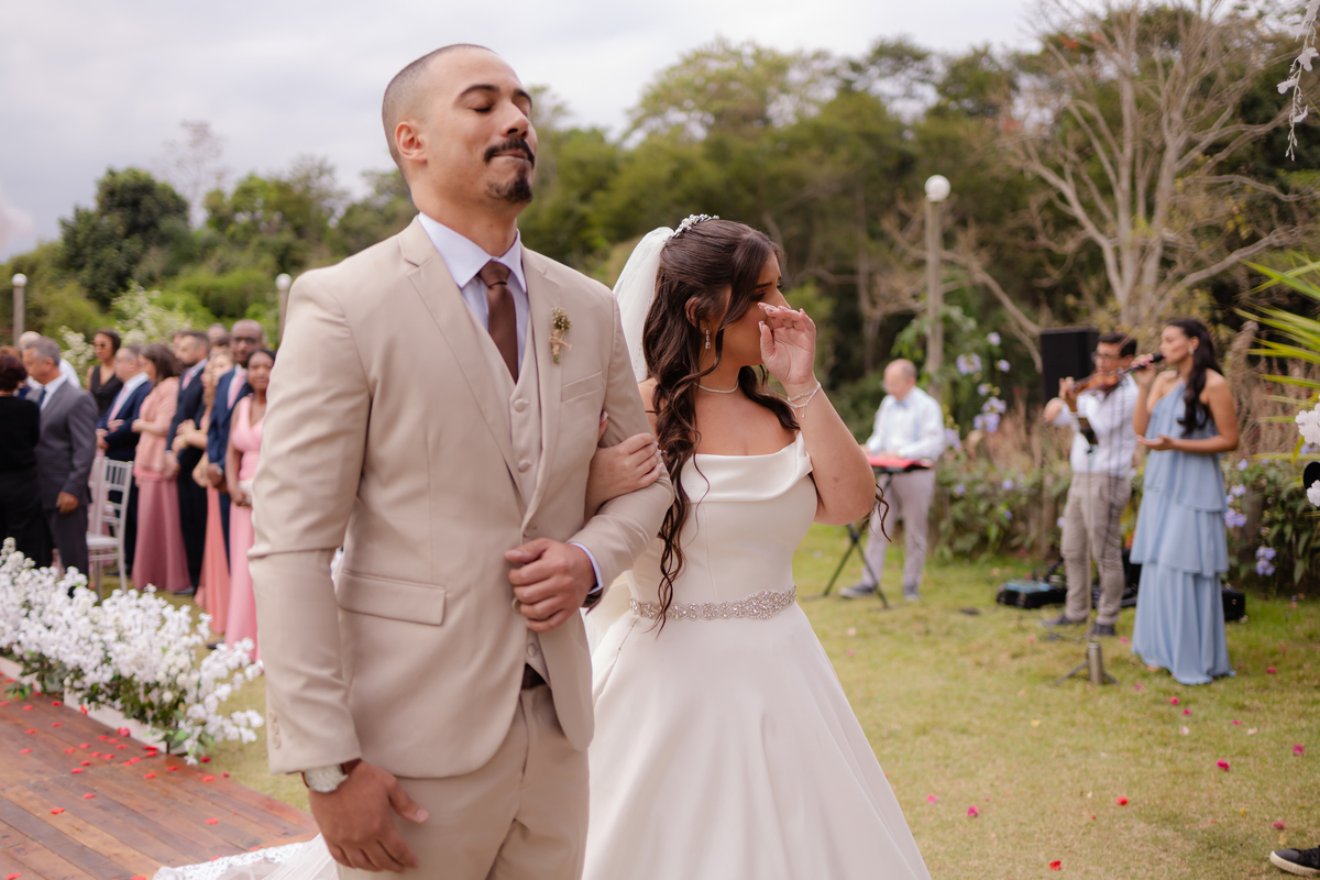 Vestido de Noiva, Casamento, Cerimônia, noiva se arrumando, Casamento sítio campo, Emoção, Inesquecível Casamento, Alegria, aliança de casamento