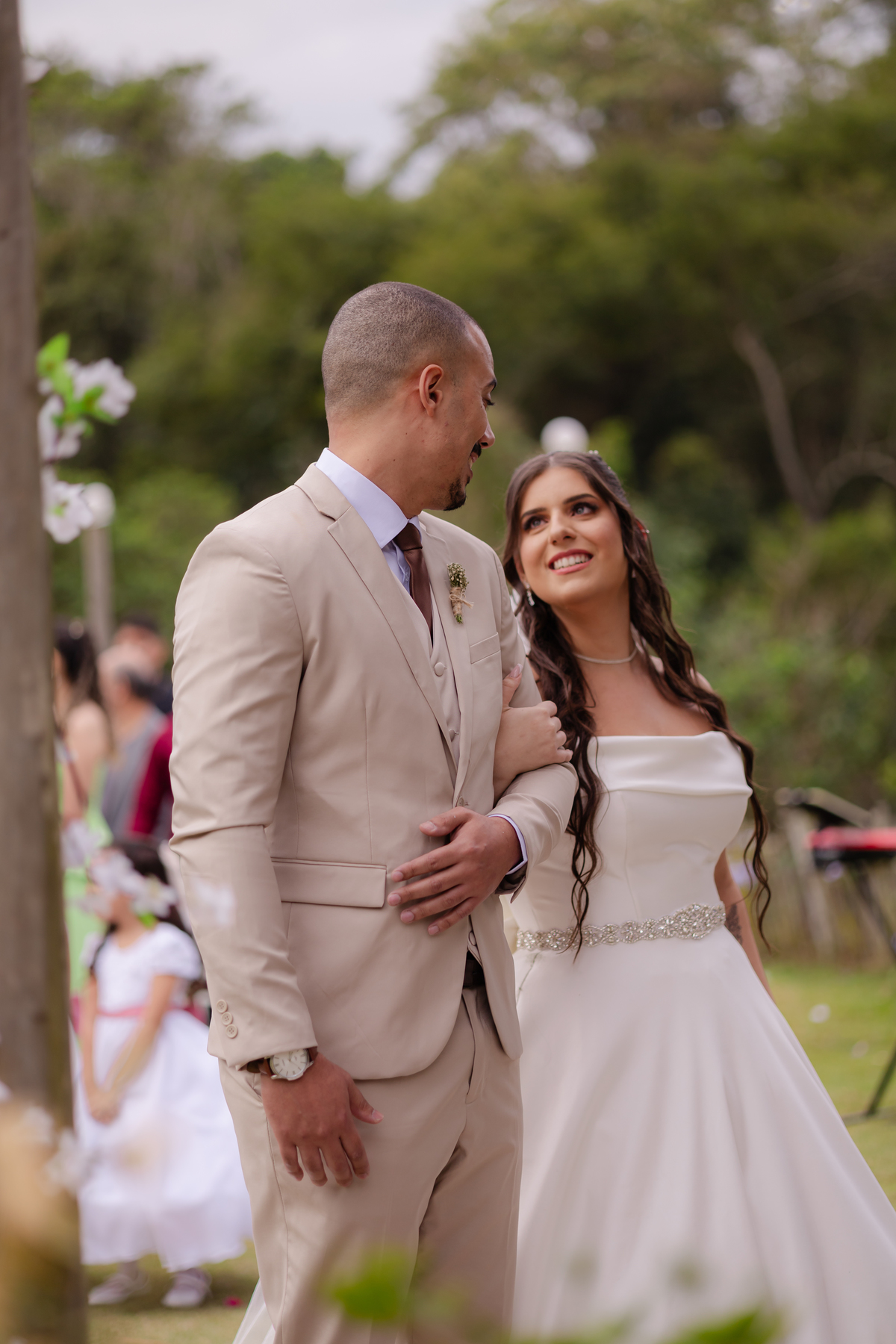 Vestido de Noiva, Casamento, Cerimônia, noiva se arrumando, Casamento sítio campo, Emoção, Inesquecível Casamento, Alegria, aliança de casamento