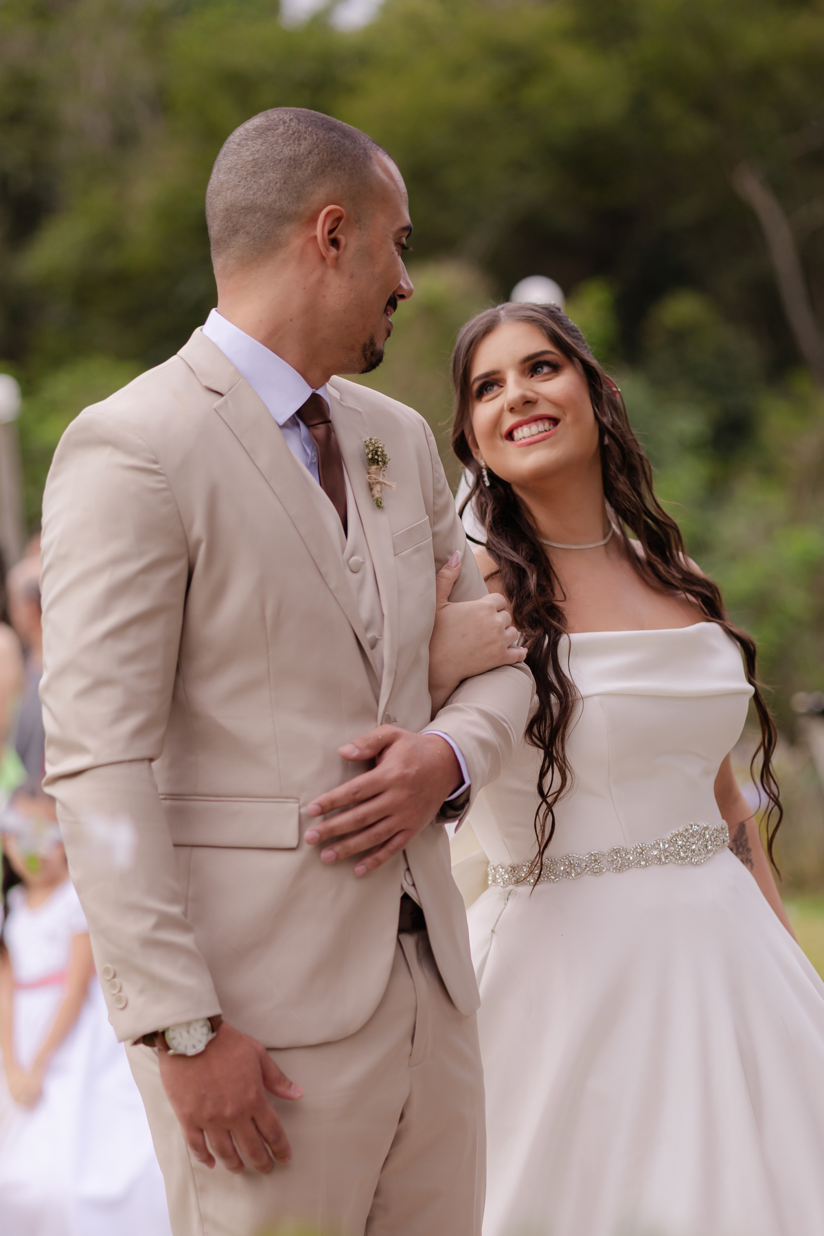 Vestido de Noiva, Casamento, Cerimônia, noiva se arrumando, Casamento sítio campo, Emoção, Inesquecível Casamento, Alegria, aliança de casamento