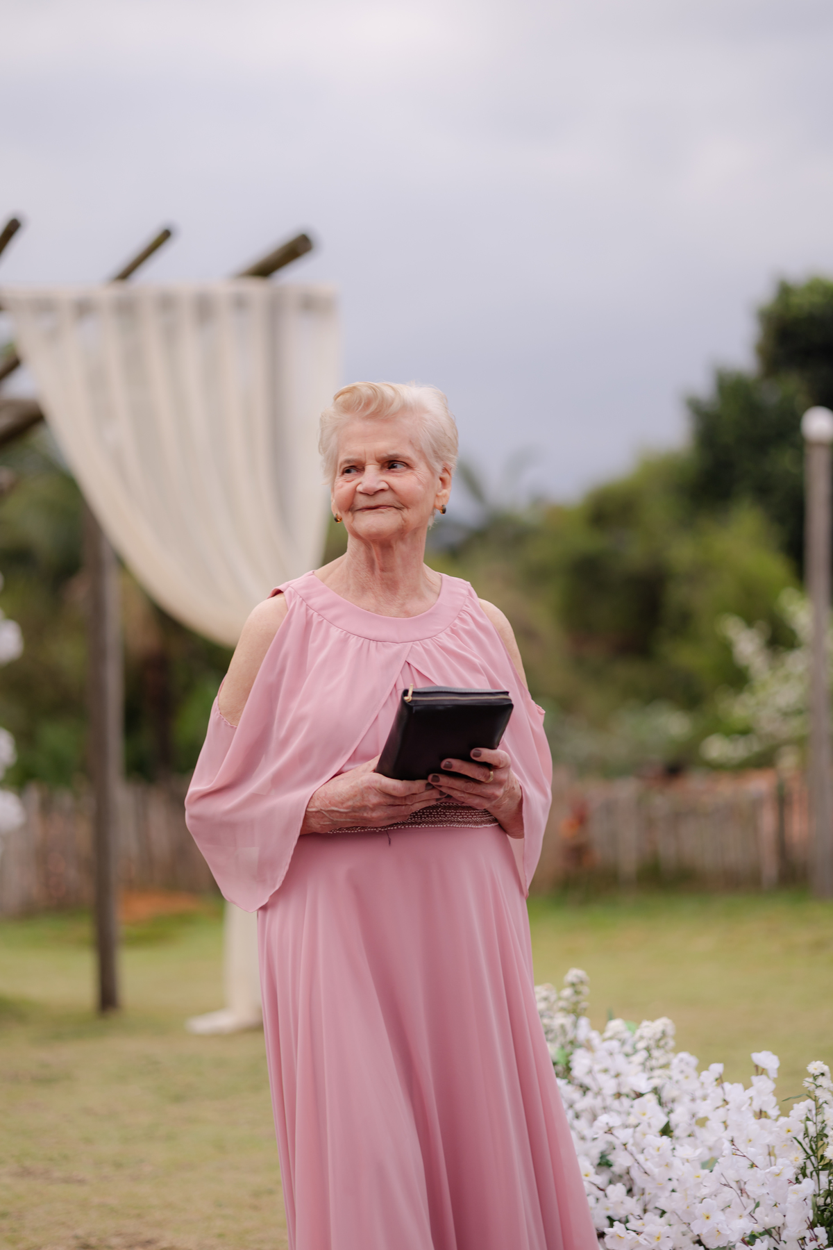 Vestido de Noiva, Casamento, Cerimônia, noiva se arrumando, Casamento sítio campo, Emoção, Inesquecível Casamento, Alegria, aliança de casamento