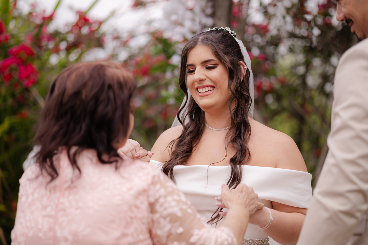 Vestido de Noiva, Casamento, Cerimônia, noiva se arrumando, Casamento sítio campo, Emoção, Inesquecível Casamento, Alegria, aliança de casamento