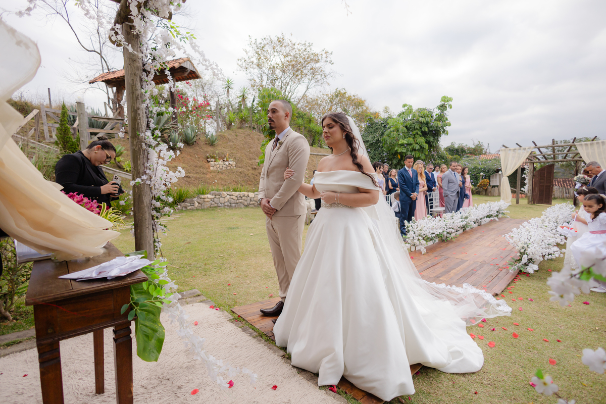 Vestido de Noiva, Casamento, Cerimônia, noiva se arrumando, Casamento sítio campo, Emoção, Inesquecível Casamento, Alegria, aliança de casamento