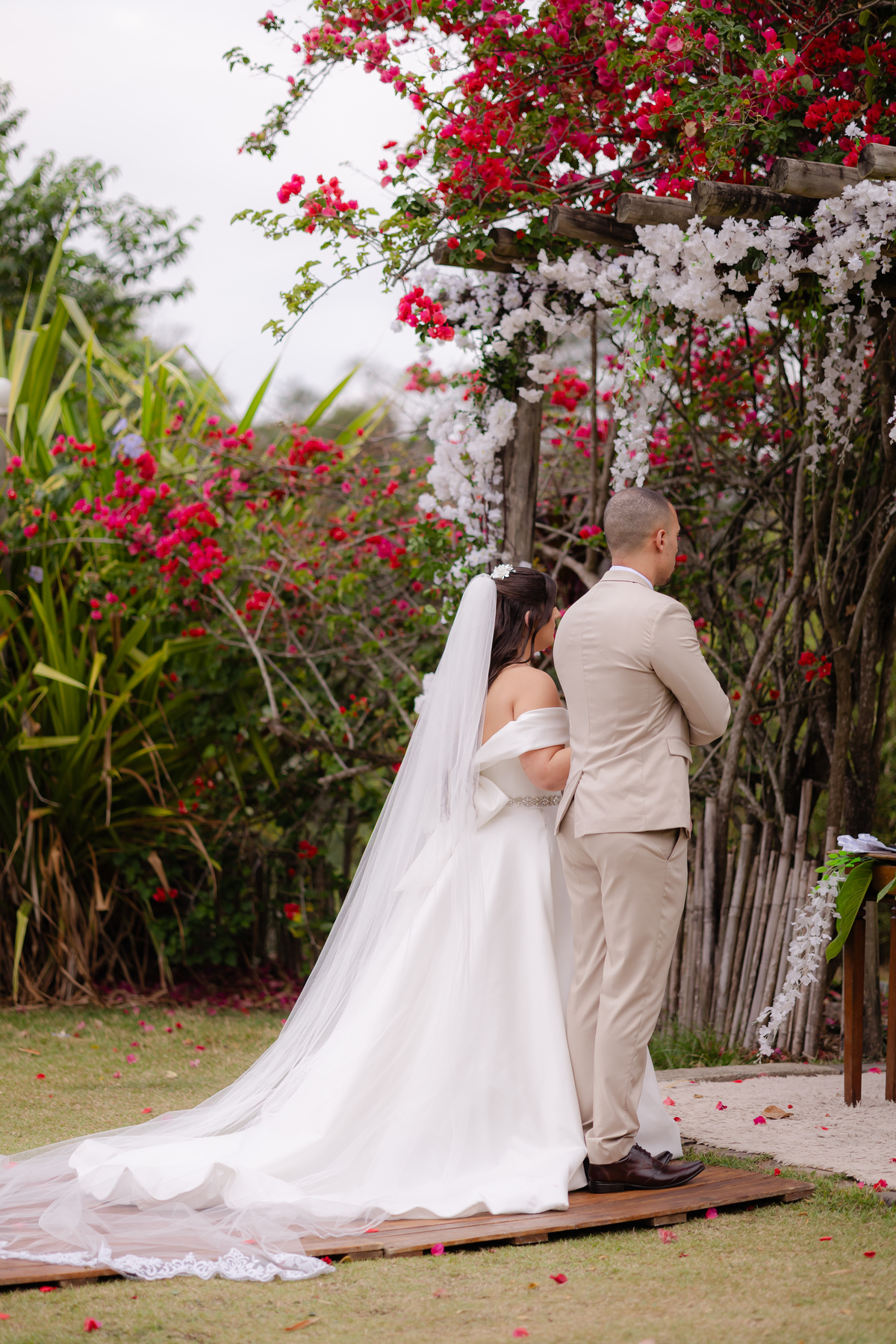Vestido de Noiva, Casamento, Cerimônia, noiva se arrumando, Casamento sítio campo, Emoção, Inesquecível Casamento, Alegria, aliança de casamento