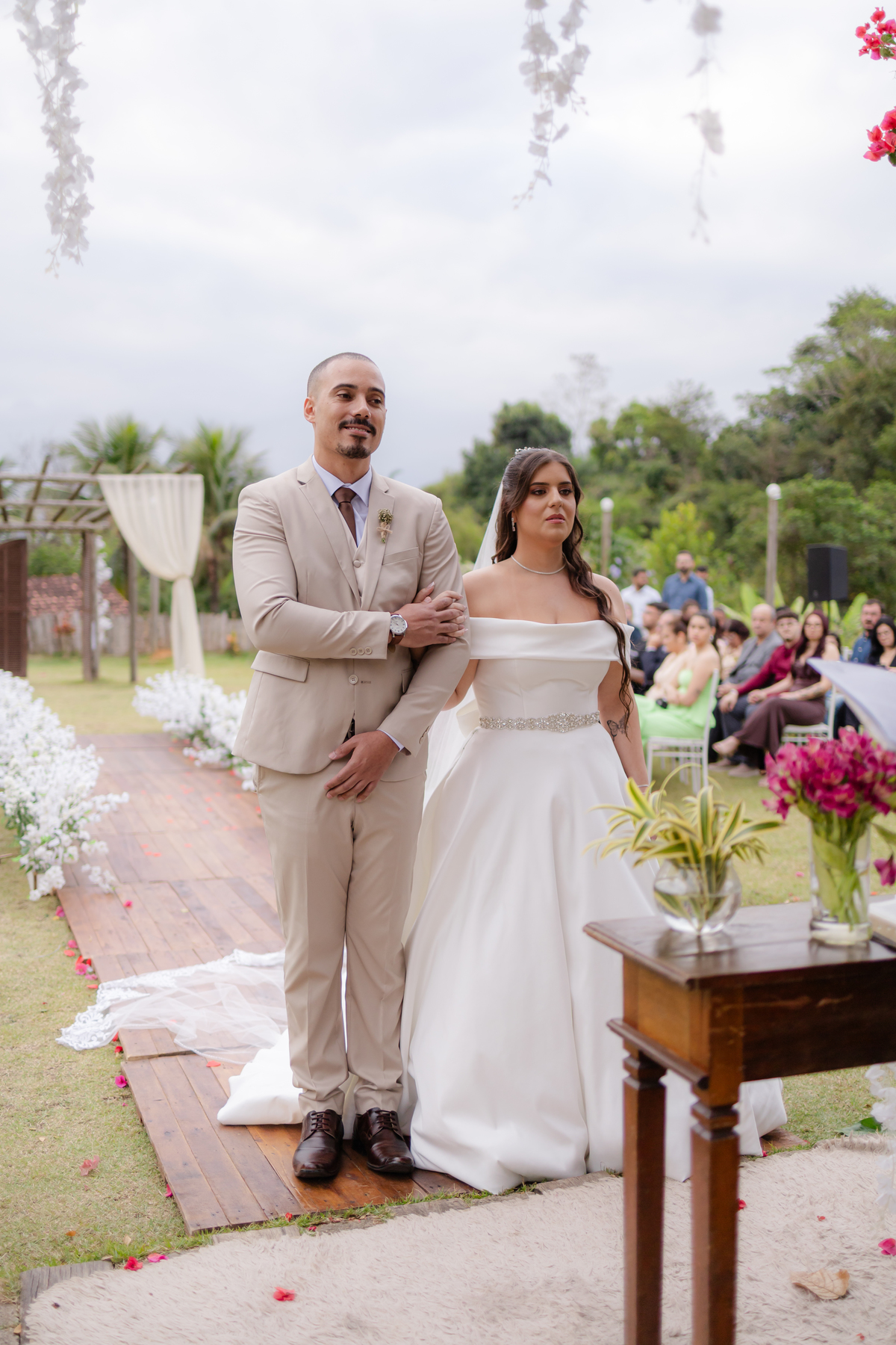 Vestido de Noiva, Casamento, Cerimônia, noiva se arrumando, Casamento sítio campo, Emoção, Inesquecível Casamento, Alegria, aliança de casamento