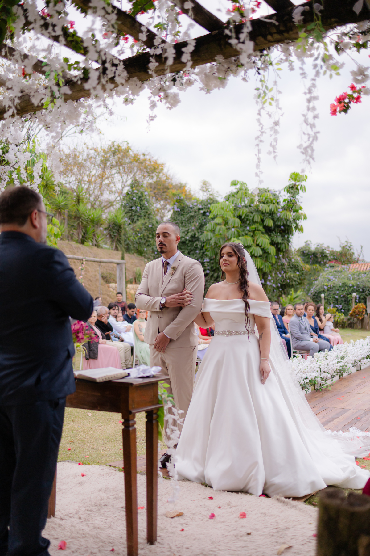 Vestido de Noiva, Casamento, Cerimônia, noiva se arrumando, Casamento sítio campo, Emoção, Inesquecível Casamento, Alegria, aliança de casamento