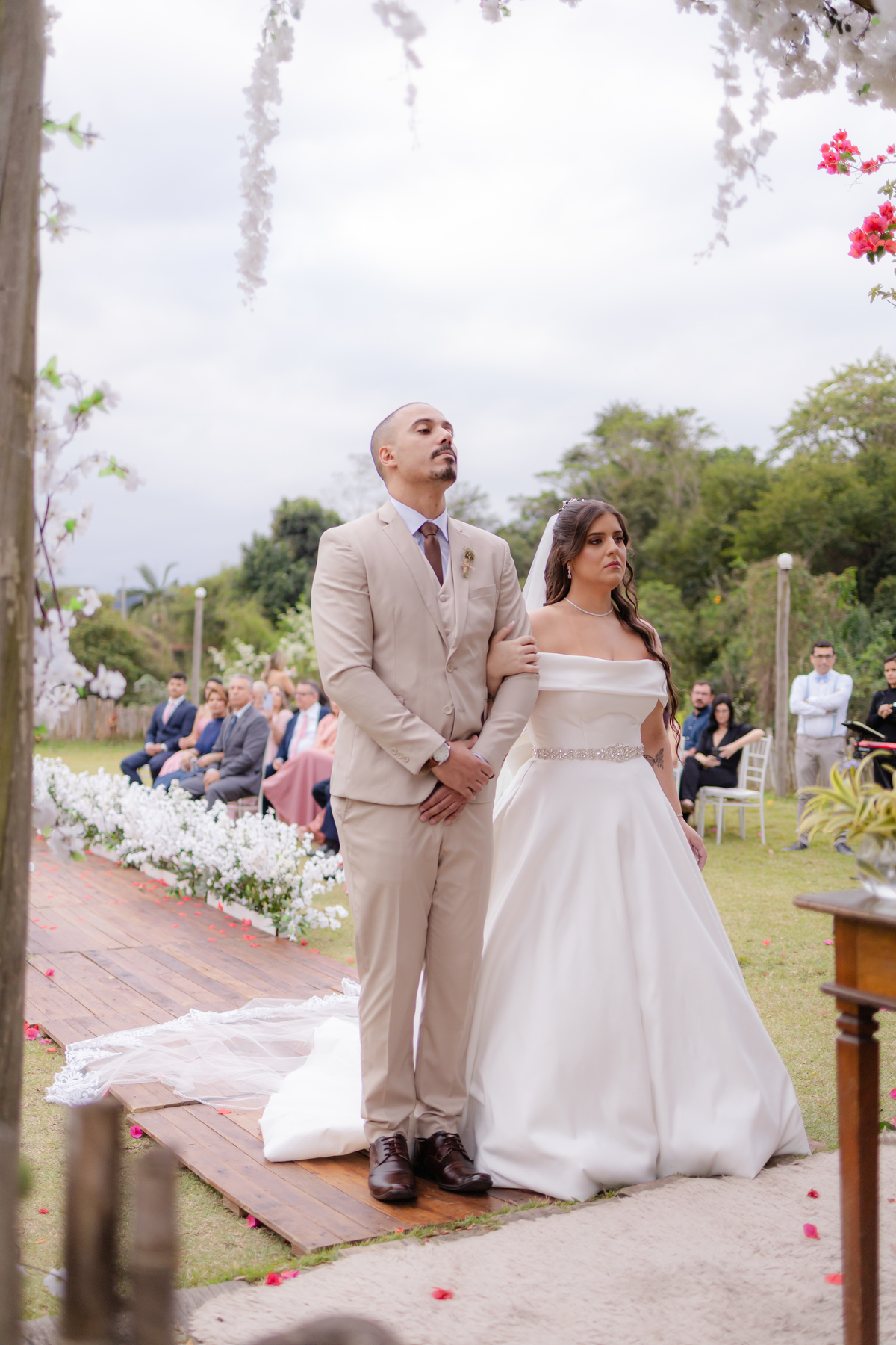 Vestido de Noiva, Casamento, Cerimônia, noiva se arrumando, Casamento sítio campo, Emoção, Inesquecível Casamento, Alegria, aliança de casamento