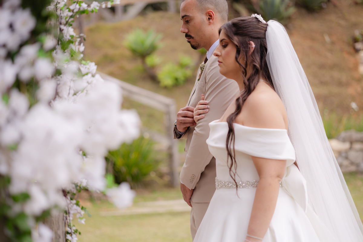 Vestido de Noiva, Casamento, Cerimônia, noiva se arrumando, Casamento sítio campo, Emoção, Inesquecível Casamento, Alegria, aliança de casamento
