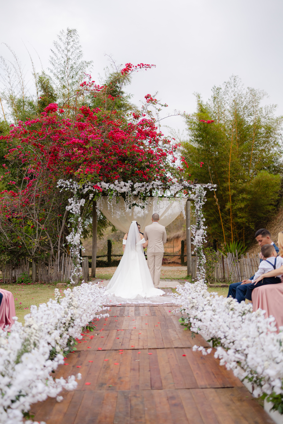Vestido de Noiva, Casamento, Cerimônia, noiva se arrumando, Casamento sítio campo, Emoção, Inesquecível Casamento, Alegria, aliança de casamento