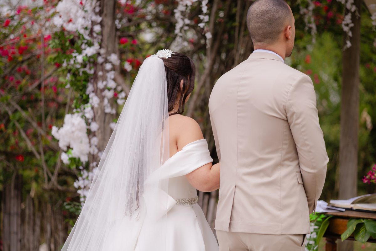 Vestido de Noiva, Casamento, Cerimônia, noiva se arrumando, Casamento sítio campo, Emoção, Inesquecível Casamento, Alegria, aliança de casamento