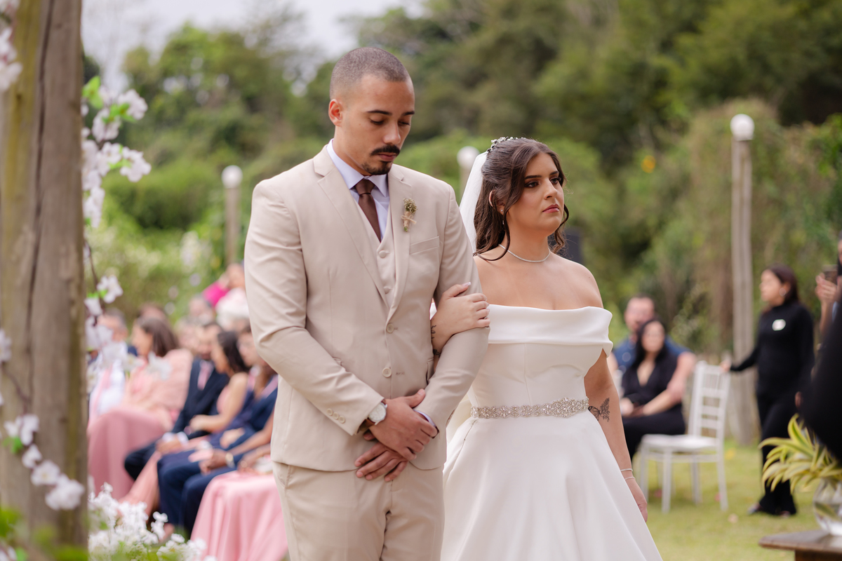 Vestido de Noiva, Casamento, Cerimônia, noiva se arrumando, Casamento sítio campo, Emoção, Inesquecível Casamento, Alegria, aliança de casamento