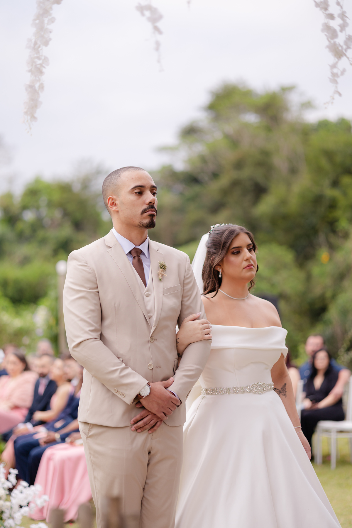 Vestido de Noiva, Casamento, Cerimônia, noiva se arrumando, Casamento sítio campo, Emoção, Inesquecível Casamento, Alegria, aliança de casamento