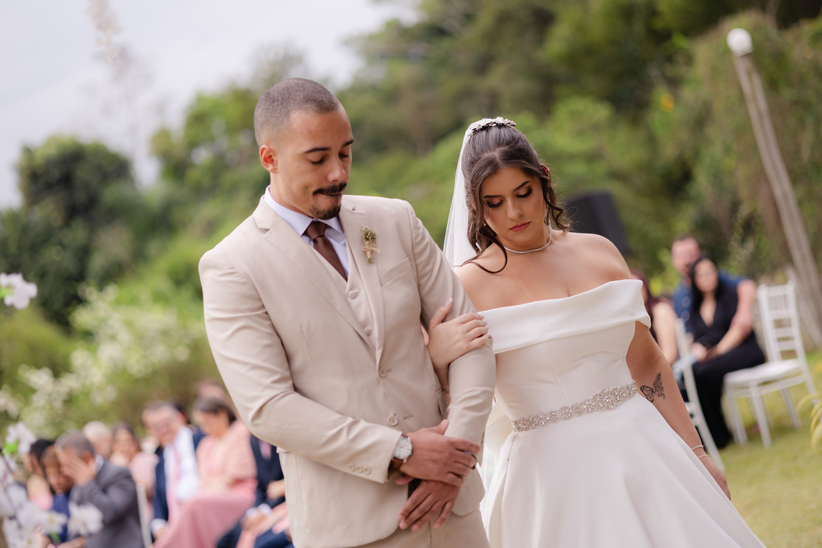 Vestido de Noiva, Casamento, Cerimônia, noiva se arrumando, Casamento sítio campo, Emoção, Inesquecível Casamento, Alegria, aliança de casamento