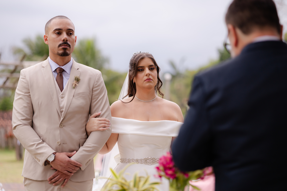Vestido de Noiva, Casamento, Cerimônia, noiva se arrumando, Casamento sítio campo, Emoção, Inesquecível Casamento, Alegria, aliança de casamento