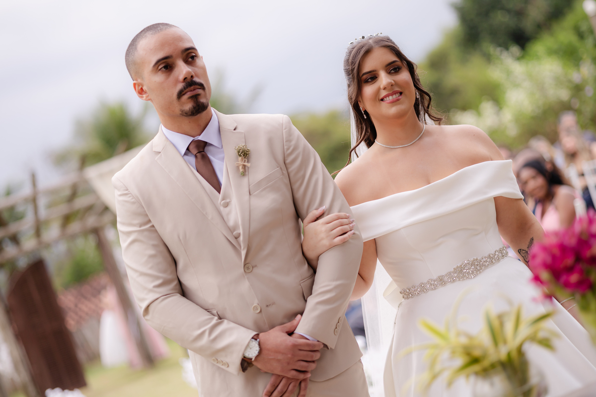 Vestido de Noiva, Casamento, Cerimônia, noiva se arrumando, Casamento sítio campo, Emoção, Inesquecível Casamento, Alegria, aliança de casamento