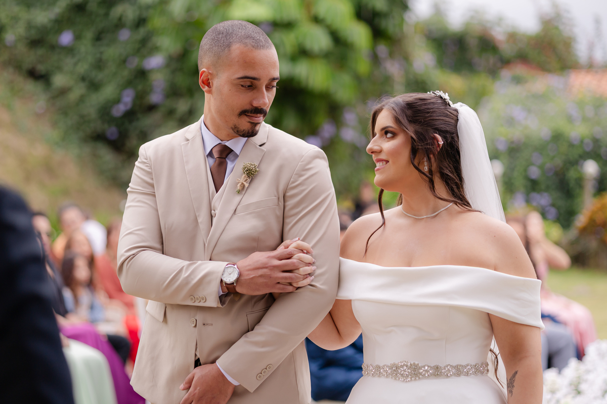 Vestido de Noiva, Casamento, Cerimônia, noiva se arrumando, Casamento sítio campo, Emoção, Inesquecível Casamento, Alegria, aliança de casamento