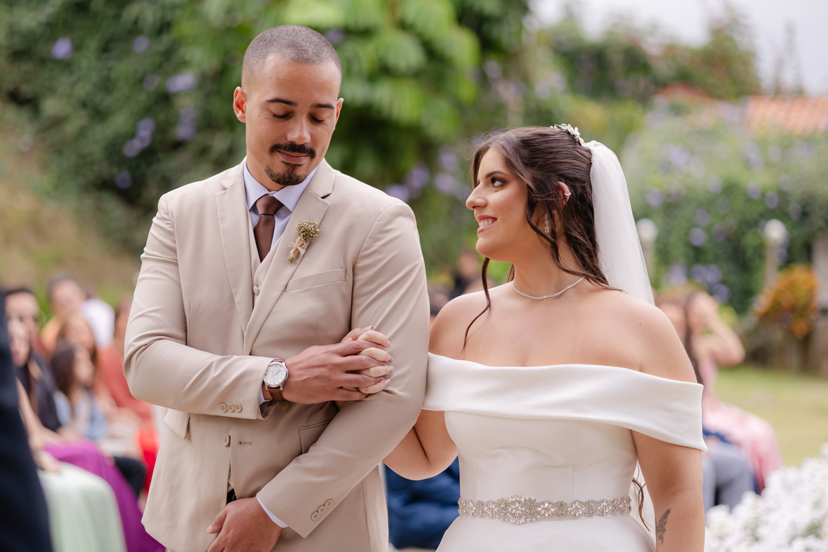 Vestido de Noiva, Casamento, Cerimônia, noiva se arrumando, Casamento sítio campo, Emoção, Inesquecível Casamento, Alegria, aliança de casamento