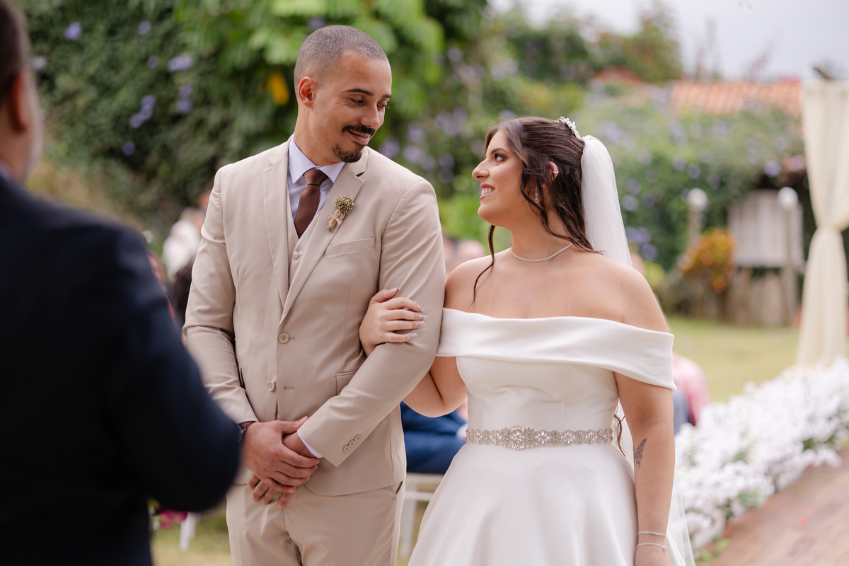 Vestido de Noiva, Casamento, Cerimônia, noiva se arrumando, Casamento sítio campo, Emoção, Inesquecível Casamento, Alegria, aliança de casamento