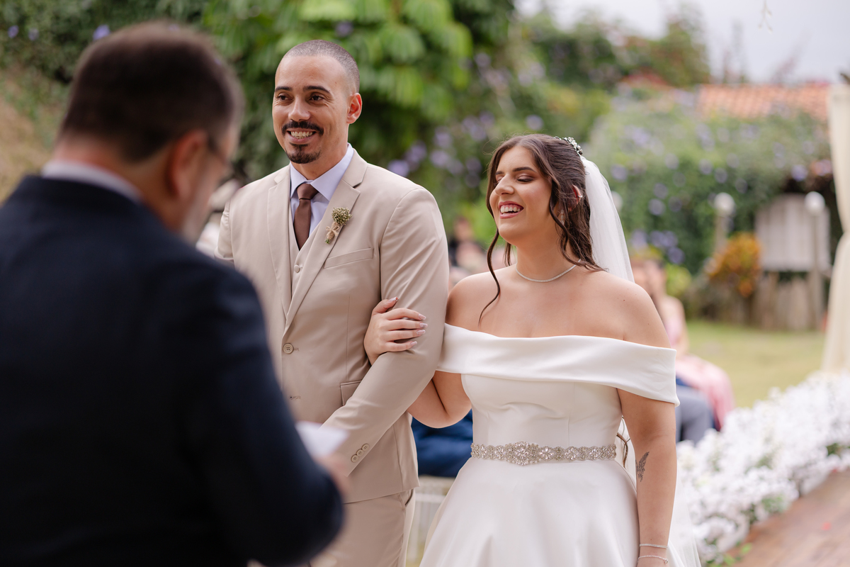 Vestido de Noiva, Casamento, Cerimônia, noiva se arrumando, Casamento sítio campo, Emoção, Inesquecível Casamento, Alegria, aliança de casamento