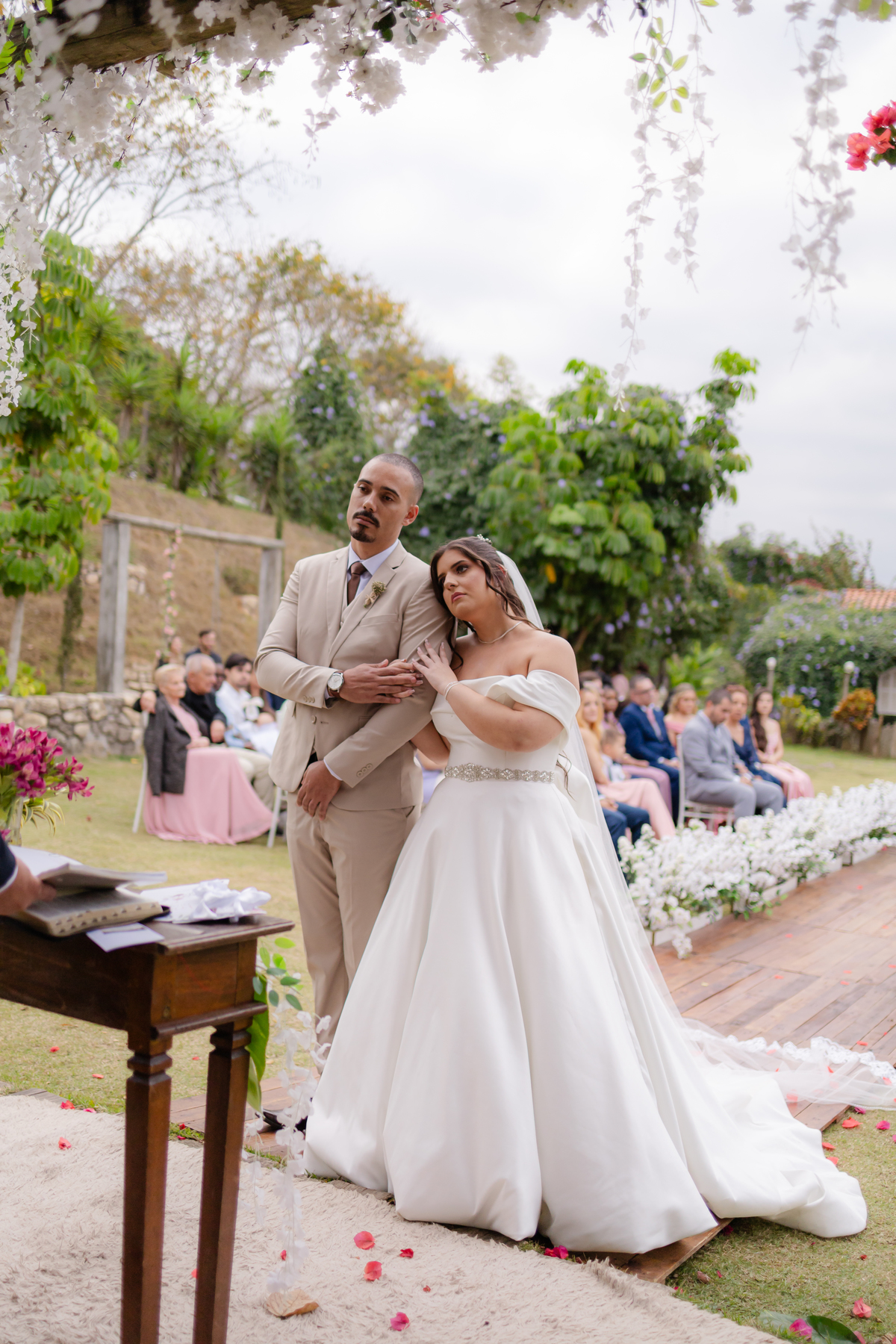Vestido de Noiva, Casamento, Cerimônia, noiva se arrumando, Casamento sítio campo, Emoção, Inesquecível Casamento, Alegria, aliança de casamento