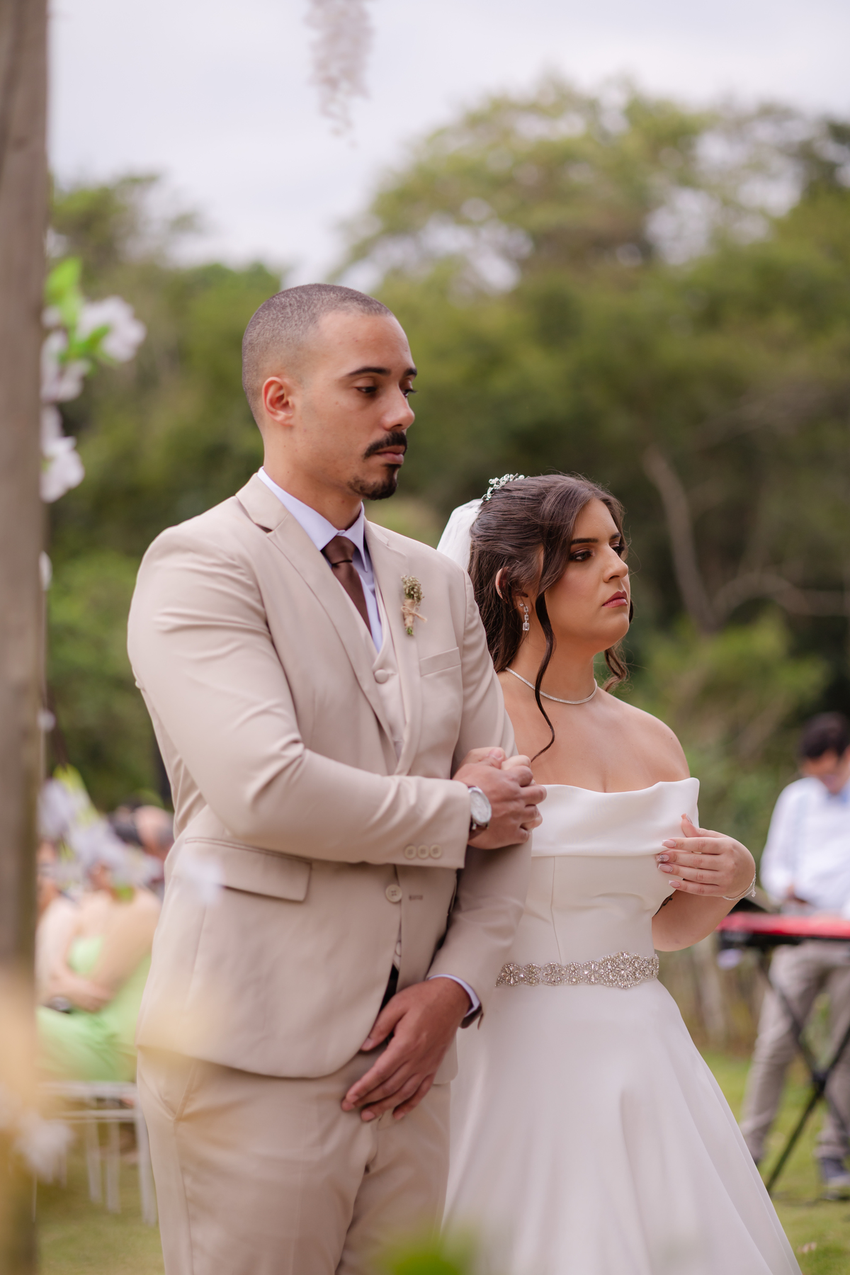 Vestido de Noiva, Casamento, Cerimônia, noiva se arrumando, Casamento sítio campo, Emoção, Inesquecível Casamento, Alegria, aliança de casamento