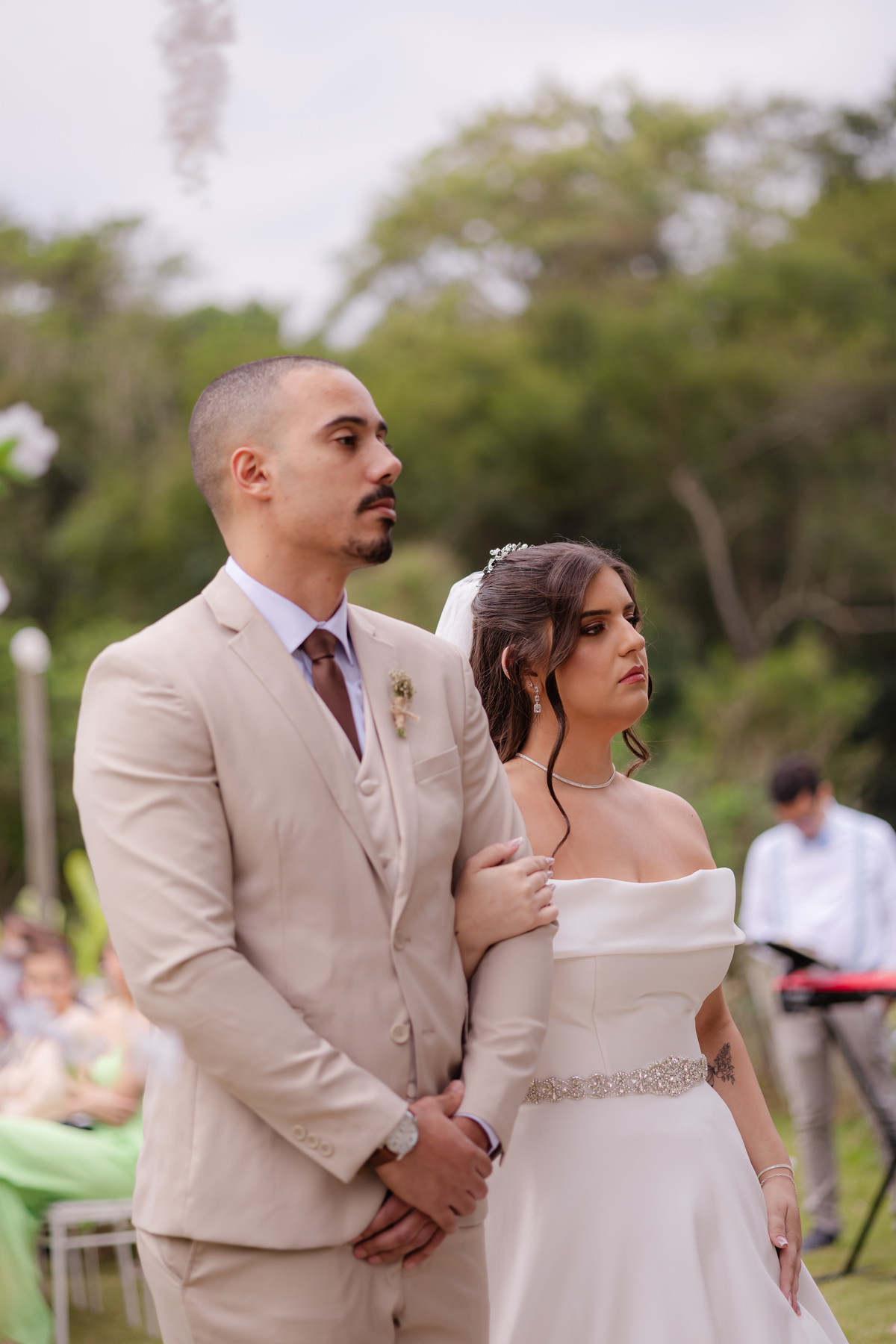 Vestido de Noiva, Casamento, Cerimônia, noiva se arrumando, Casamento sítio campo, Emoção, Inesquecível Casamento, Alegria, aliança de casamento
