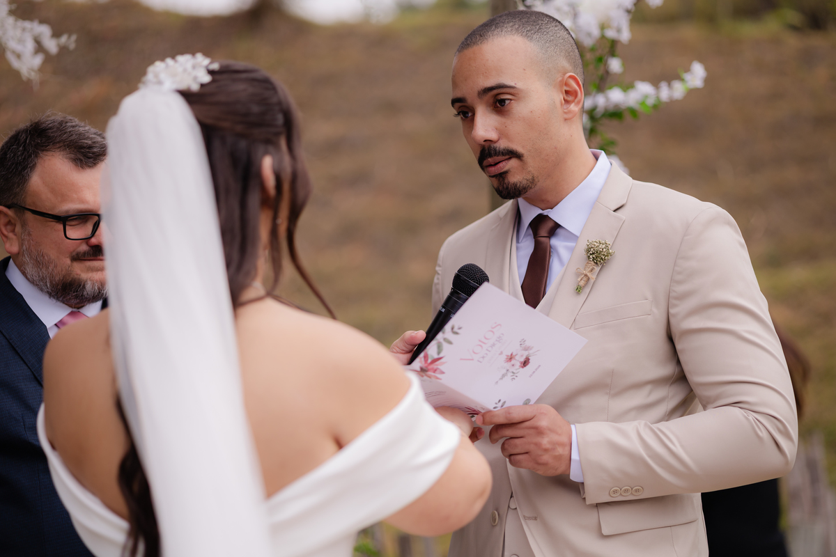Vestido de Noiva, Casamento, Cerimônia, noiva se arrumando, Casamento sítio campo, Emoção, Inesquecível Casamento, Alegria, aliança de casamento