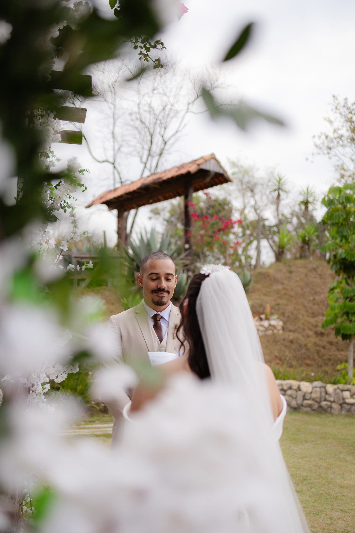 Vestido de Noiva, Casamento, Cerimônia, noiva se arrumando, Casamento sítio campo, Emoção, Inesquecível Casamento, Alegria, aliança de casamento