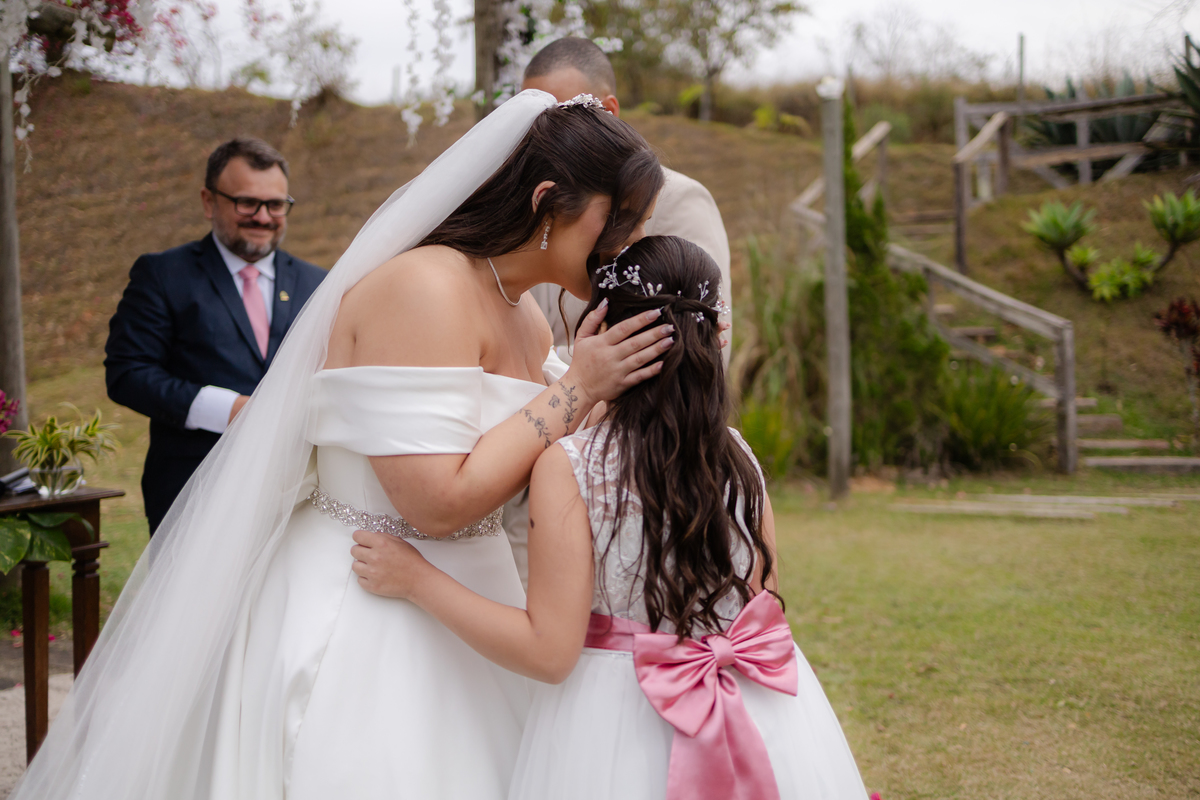 Vestido de Noiva, Casamento, Cerimônia, noiva se arrumando, Casamento sítio campo, Emoção, Inesquecível Casamento, Alegria, aliança de casamento