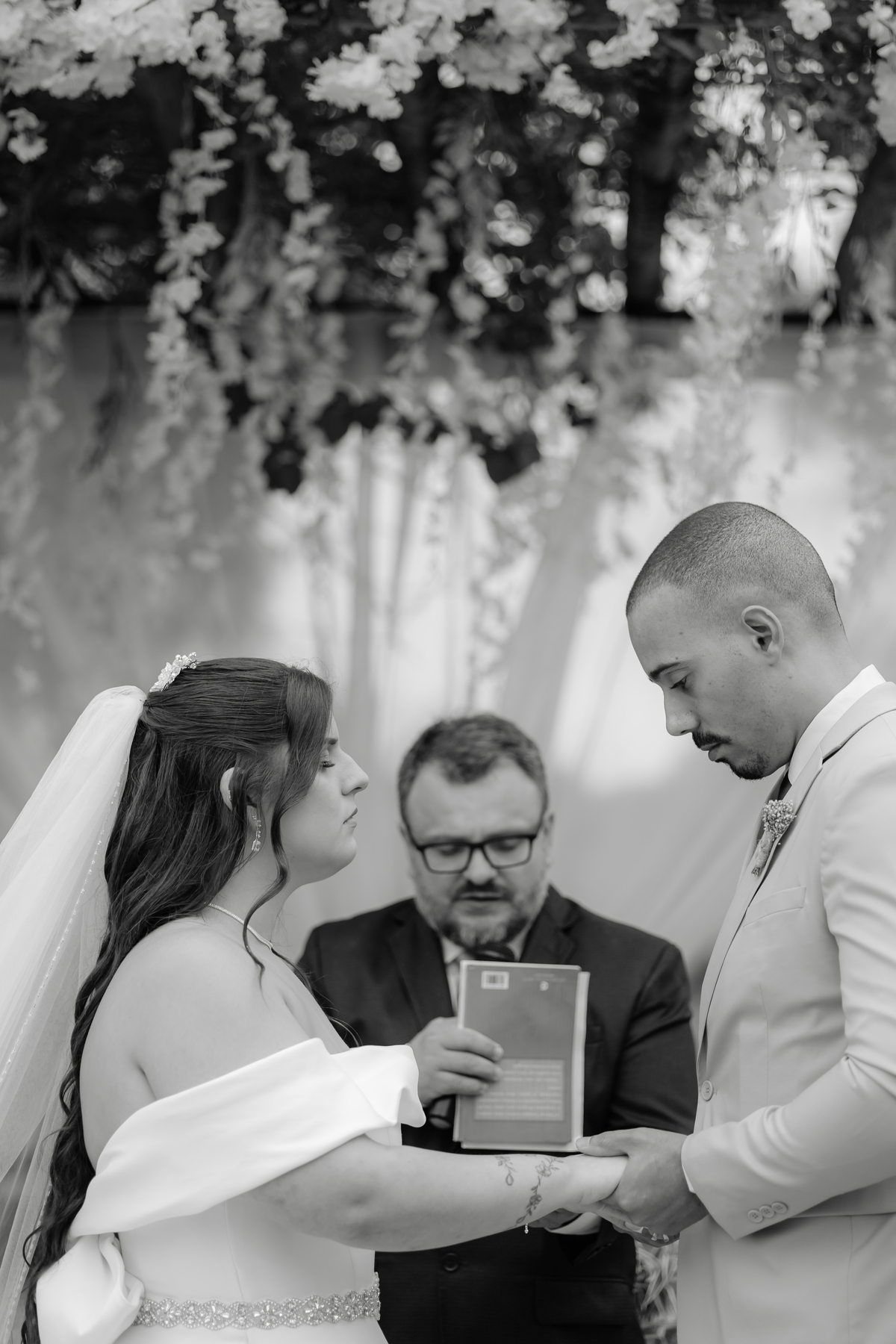 Vestido de Noiva, Casamento, Cerimônia, noiva se arrumando, Casamento sítio campo, Emoção, Inesquecível Casamento, Alegria, aliança de casamento