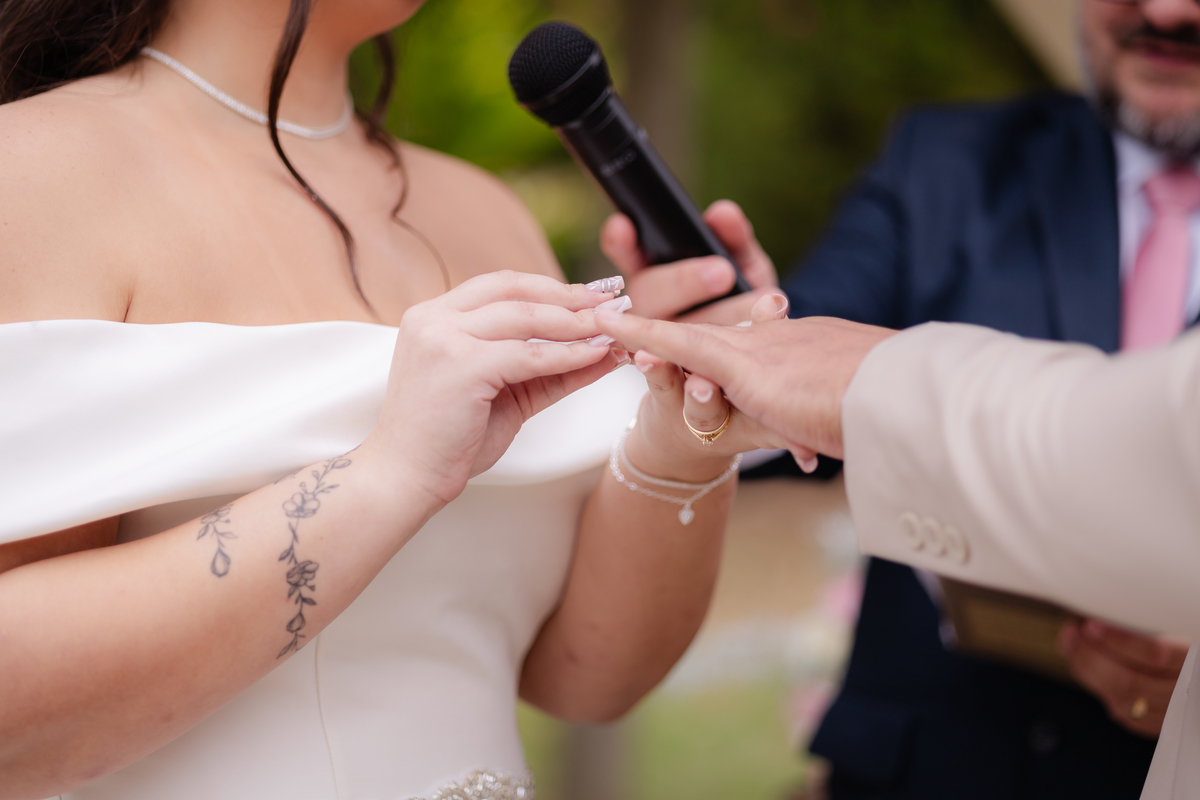 Vestido de Noiva, Casamento, Cerimônia, noiva se arrumando, Casamento sítio campo, Emoção, Inesquecível Casamento, Alegria, aliança de casamento