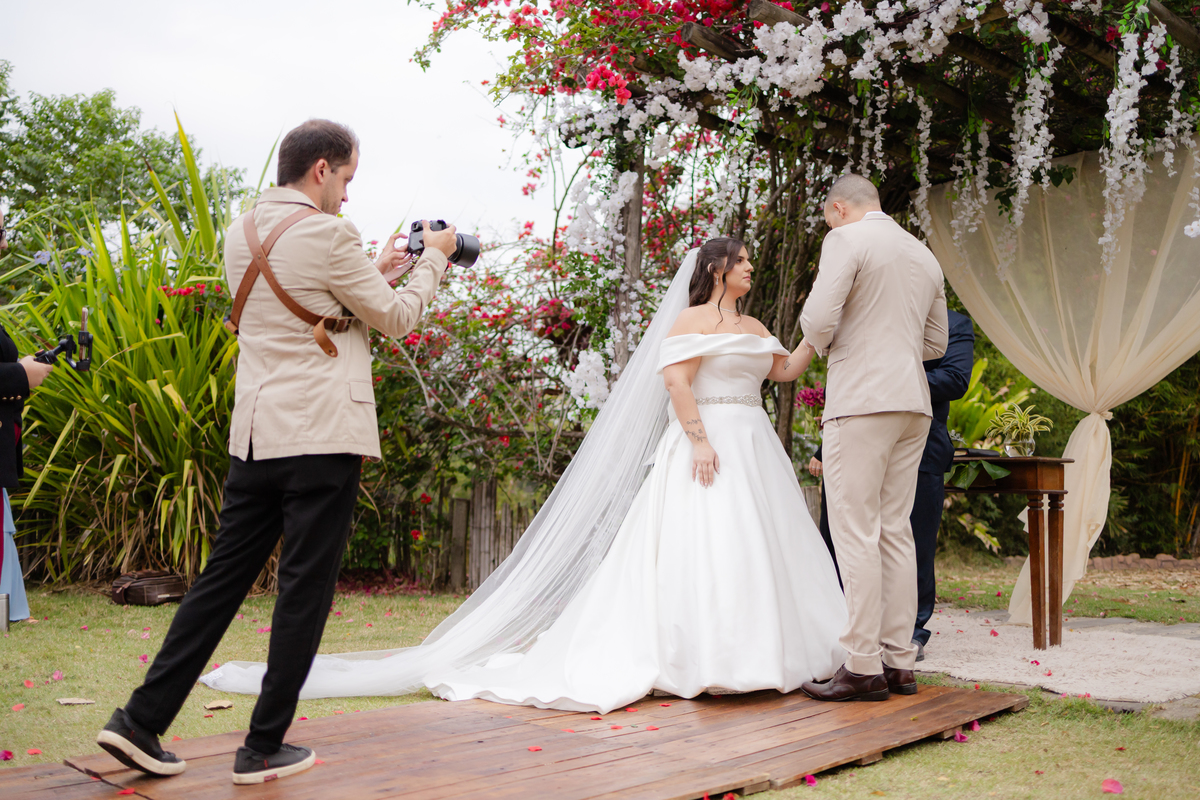 Vestido de Noiva, Casamento, Cerimônia, noiva se arrumando, Casamento sítio campo, Emoção, Inesquecível Casamento, Alegria, aliança de casamento