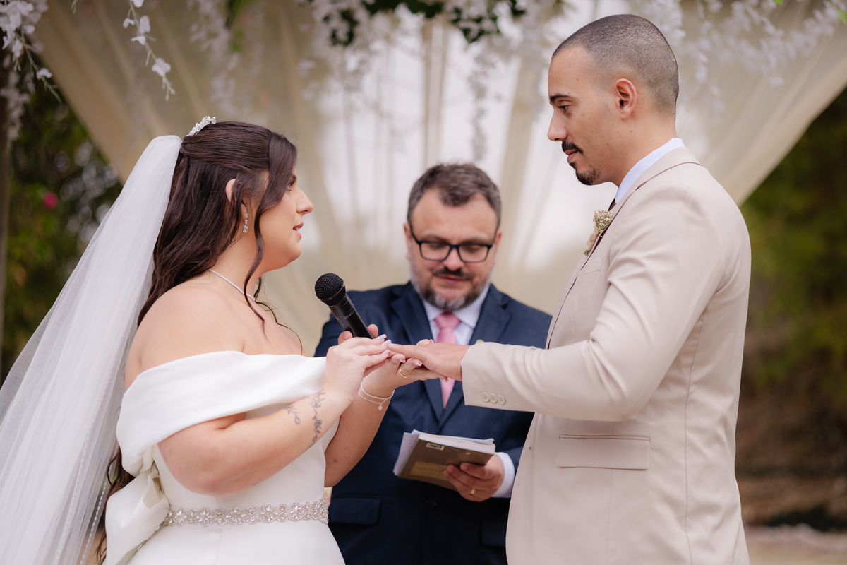 Vestido de Noiva, Casamento, Cerimônia, noiva se arrumando, Casamento sítio campo, Emoção, Inesquecível Casamento, Alegria, aliança de casamento