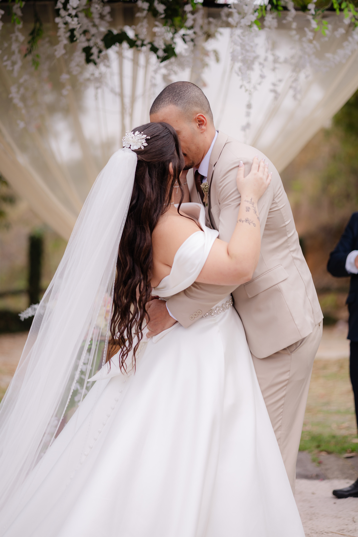 Vestido de Noiva, Casamento, Cerimônia, noiva se arrumando, Casamento sítio campo, Emoção, Inesquecível Casamento, Alegria, aliança de casamento