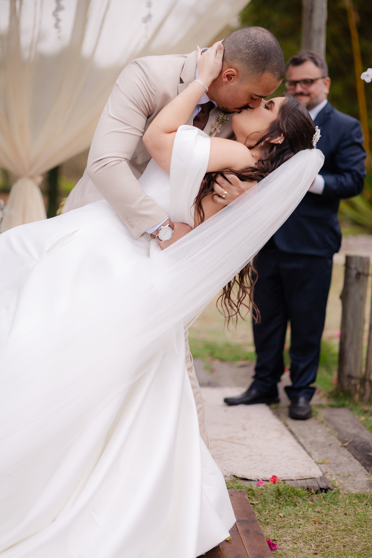 Vestido de Noiva, Casamento, Cerimônia, noiva se arrumando, Casamento sítio campo, Emoção, Inesquecível Casamento, Alegria, aliança de casamento