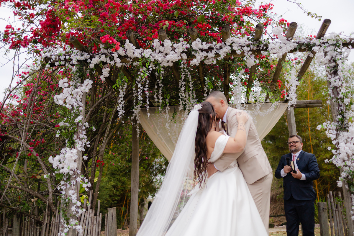 Vestido de Noiva, Casamento, Cerimônia, noiva se arrumando, Casamento sítio campo, Emoção, Inesquecível Casamento, Alegria, aliança de casamento