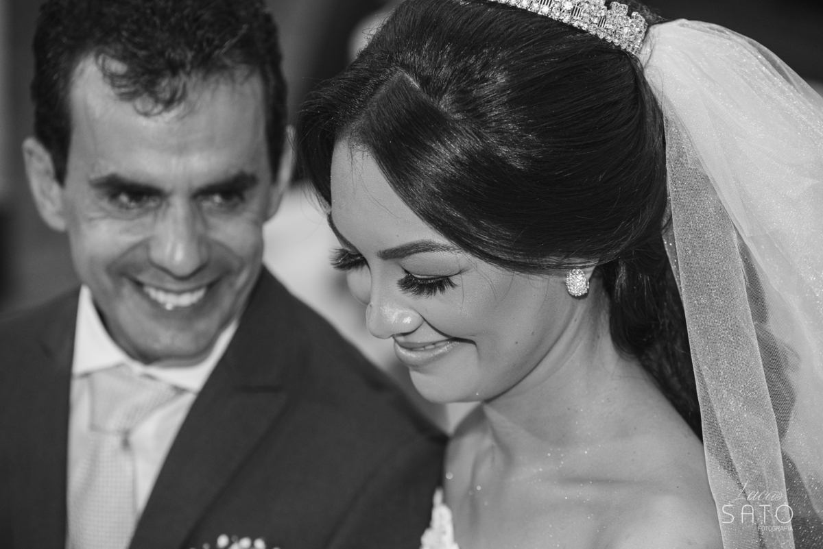 Olhar do noivo a noiva no casamento em São Gotardo-MG