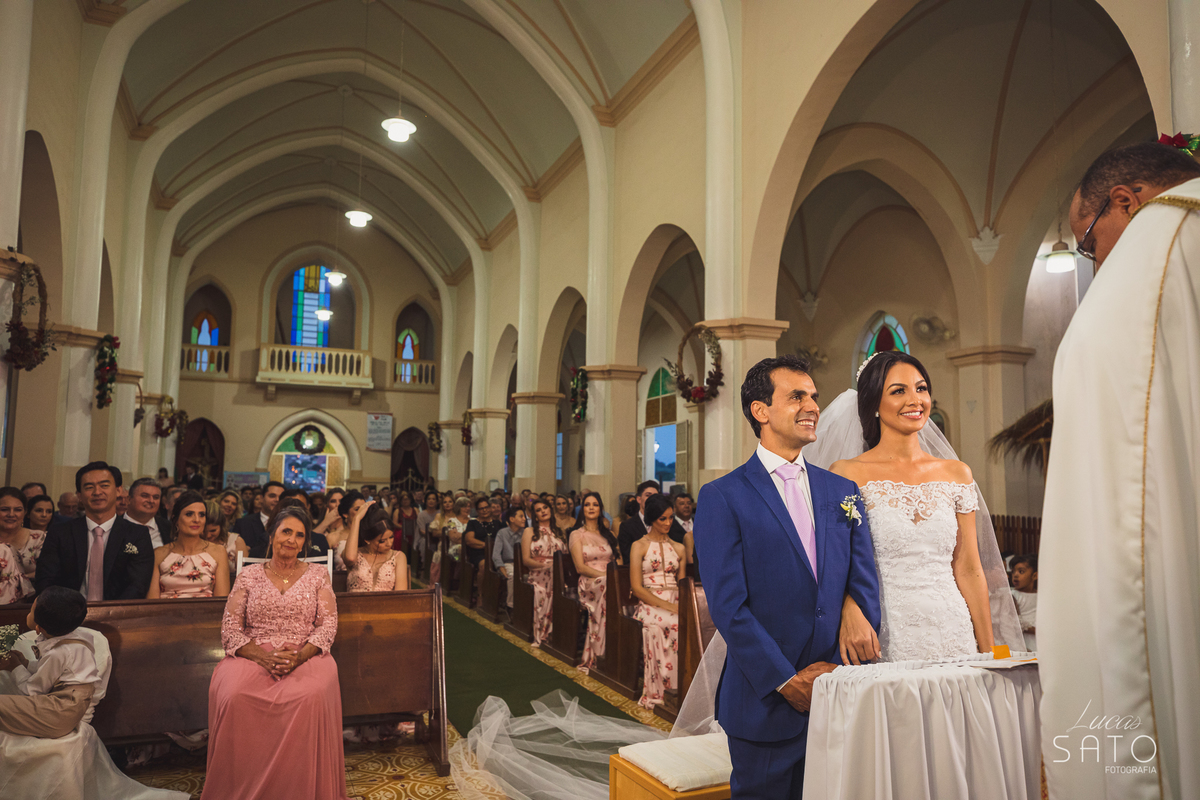 Fotografia de casamento em São Gotardo-MG. #casamentosaogotardo #igrejamatriz #saogotardo