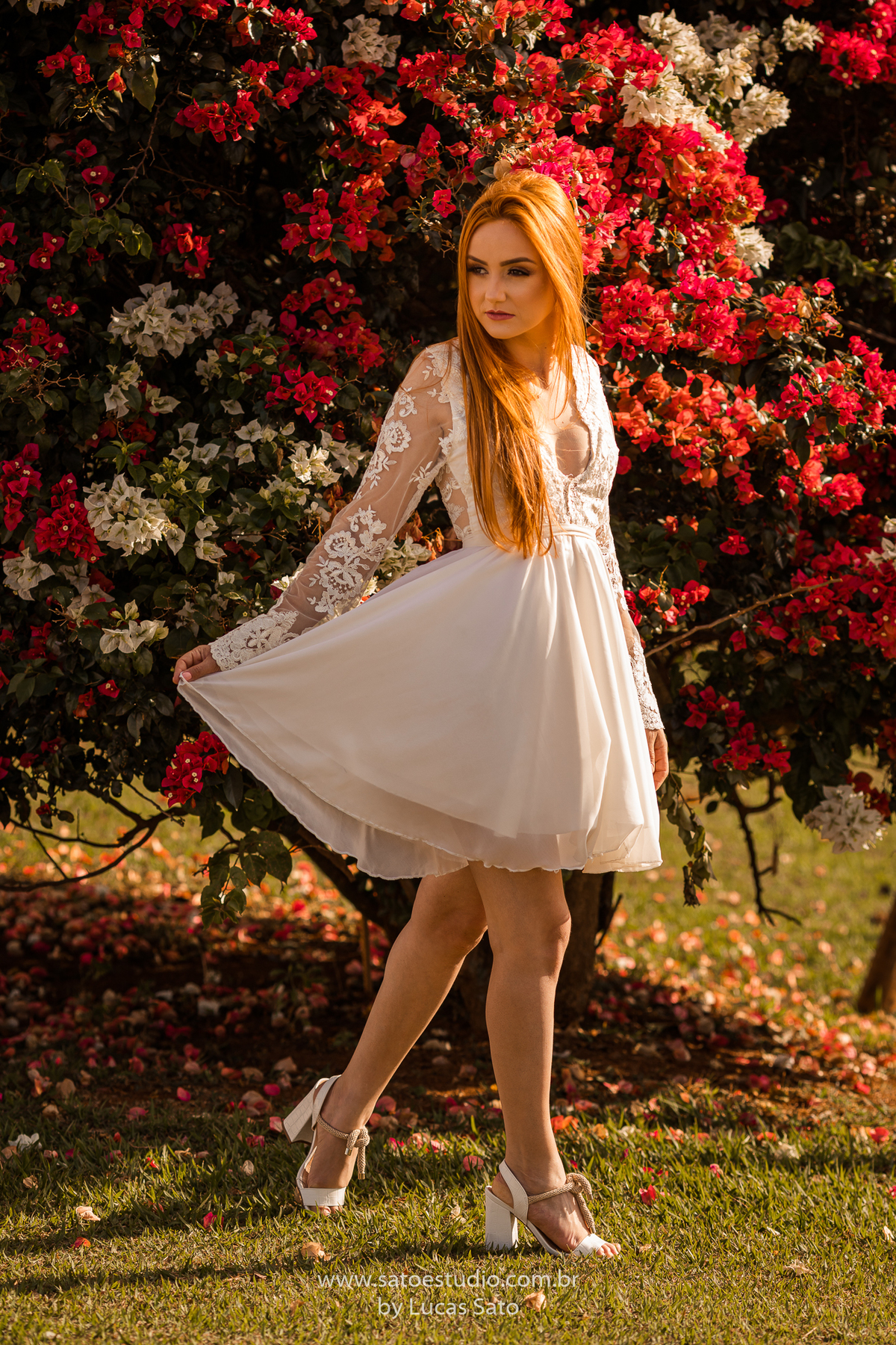 Ensaio feminino com vestido branco realizado em São Gotardo-MG